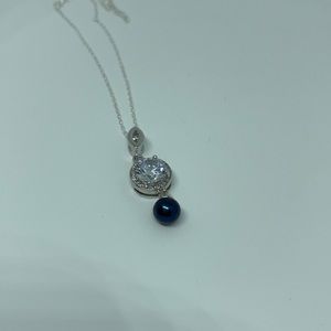 Sensation necklace with blue pearl
